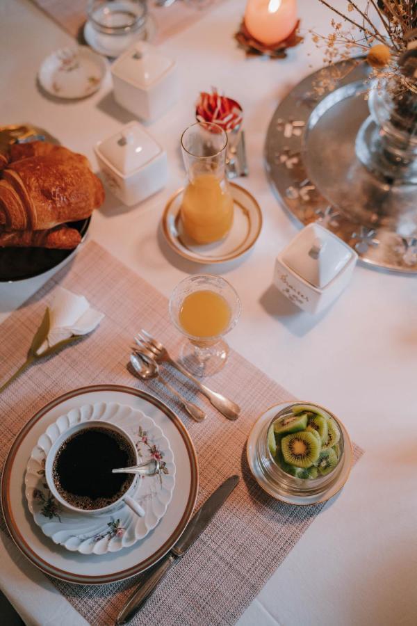 Castel Jolly Bed & Breakfast Rennes Eksteriør bilde